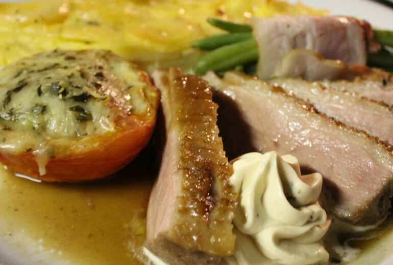 Barbarie Entenbrust Grilltomate Kartoffelgratin Speckbohnen