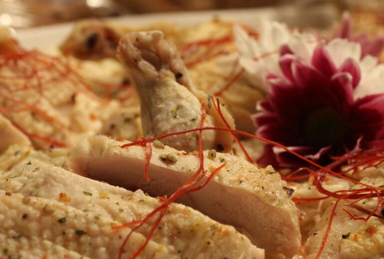 Maispoularde auf Apfel-Sellerie Salat